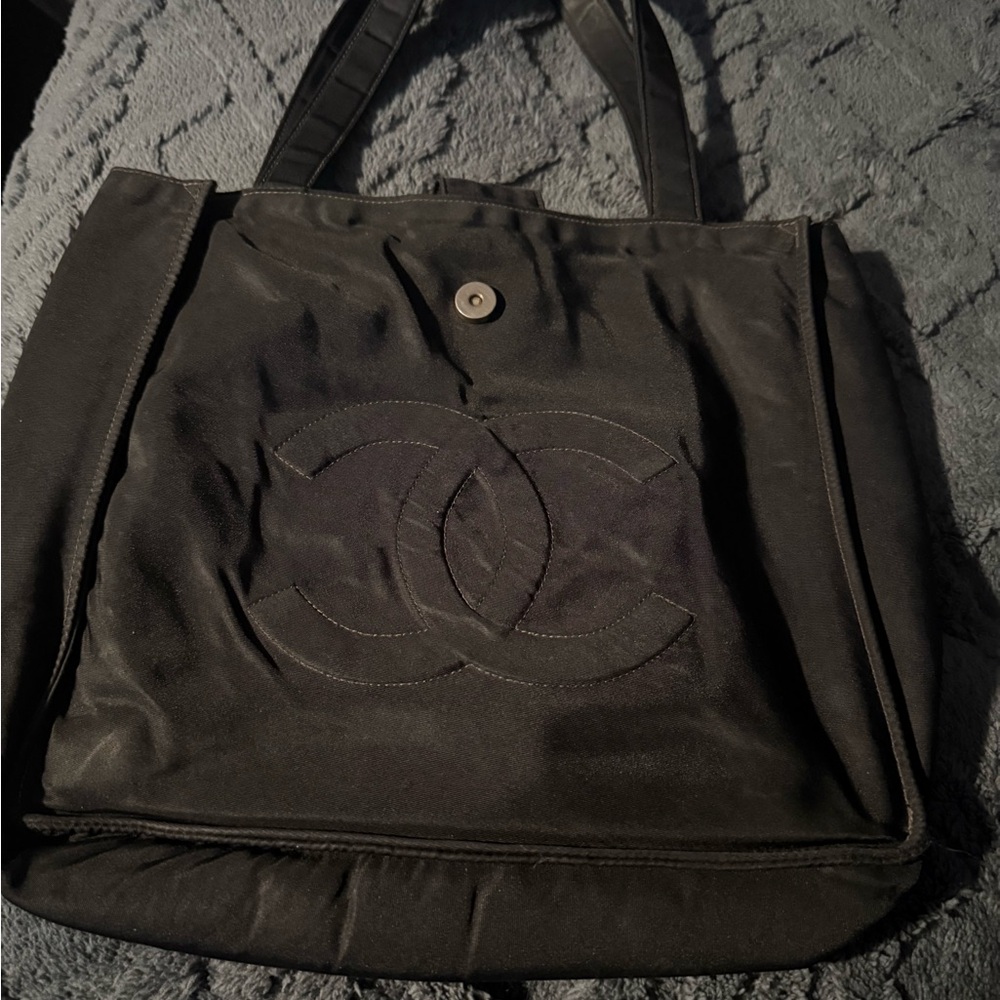 CHANEL Elegant Black Interior Bag